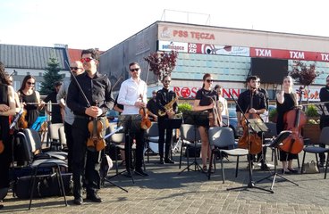 Hiszpańska orkiestra kameralna wystąpiła na placu Legionów w Wieluniu